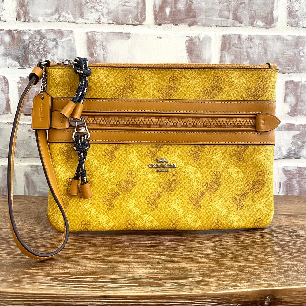 Coach • NWOT • Gallery Pouch • Horse And Carriage Print • Coated Canvas Wristlet